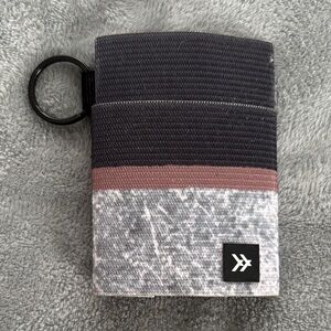 Thread elastic wallet - like new